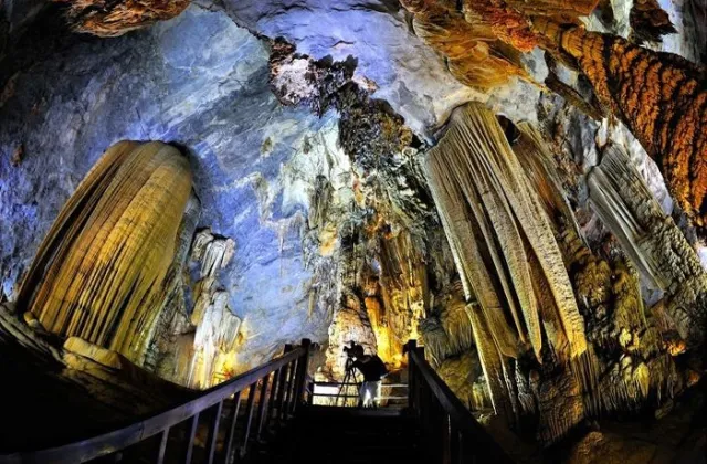 Ngày 2: HUẾ - ĐỘNG THIÊN ĐƯỜNG (HOẶC PHONG NHA) - HUẾ (ĂN SÁNG, TRƯA, TỐI)
