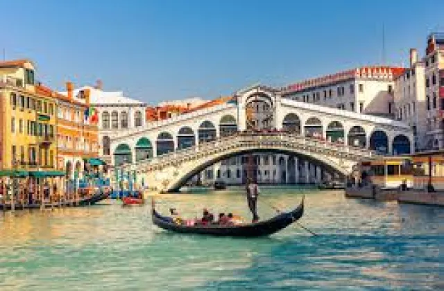 Day 8: SIENA – 320 KM - VENICE – 40 KM - PADOVA	(BREAKFAST, LUNCH DINNER)