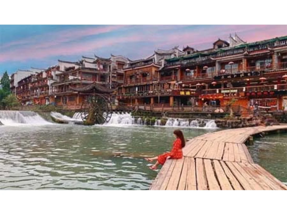 Hanoi – Enshi – Fenghuang Ancient Town & Zhangjiajie – Seven-Star Mountain or Tianmen Mountain (5 Days, 4 Nights)